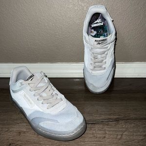 Unisex Reebook Pleasures Size 7